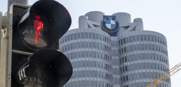 BMW-Gewinn bricht um mehr als ein Drittel ein