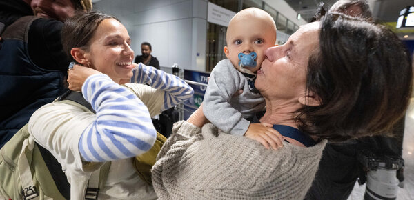 Iran-Krieg: Mehrere Flüge mit Urlaubern aus Konfliktregion - auch nach München