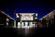 Koalition sieht 'historische Bewährungsprobe' für Demokratie 