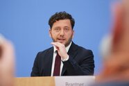 Streit über Brandmauer nach links: Grünen-Chef kritisiert Söder und JU