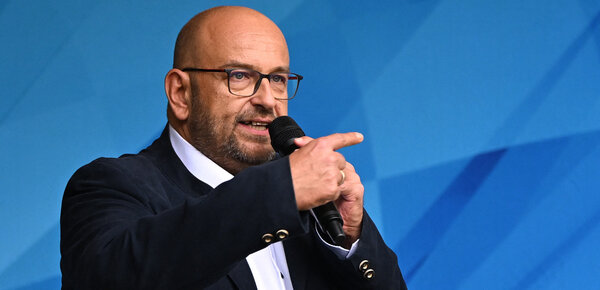 "Hat sich '33 eingemischt" - Bayerns AfD-Chef Protschka kritisiert Kirche