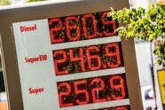 Spritpreise: Merz kündigt Entlastungen an