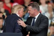Mehrheit findet Auftritt von Audi-Chef mit Trump falsch
