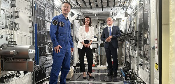 Für Notfälle: Astronaut Maurer übt Zähne ziehen