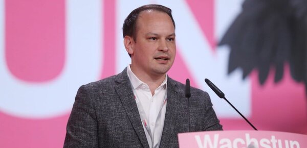 Nach Riesenpanne bei Stichwahl: Matthias Fischbach ist neuer Landesvorsitzender der FDP Bayern