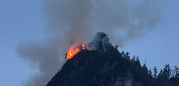 Waldbrand am Berg - Bundeswehrhubschrauber soll helfen 