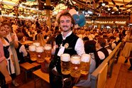 "Die Wiesn ist kein Ort für politische Agitation": Wiesn-Zwist und Ohrfeige in Stadtratsboxe - OB entzieht Liinken ihren Tisch