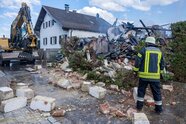 Wohnhaus in Niederbayern explodiert: Ermittlungen zur Ursache beginnen 