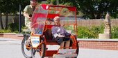 Rikscha-Fahrten für Senioren: Einmal im Monat den Fahrtwind spüren
