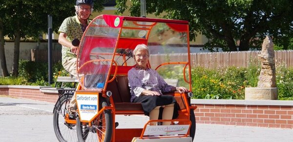 Rikscha-Fahrten für Senioren: Einmal im Monat den Fahrtwind spüren