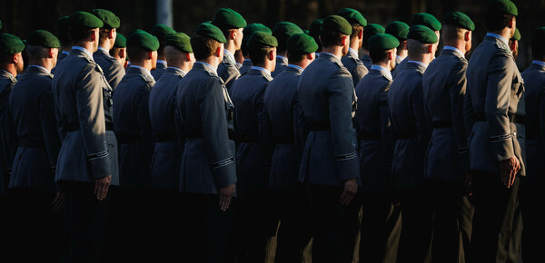 Neue Bundeswehr-Regel: Männer zwischen 17 und  45 Jahren müssen Auslandsaufenthalt melden