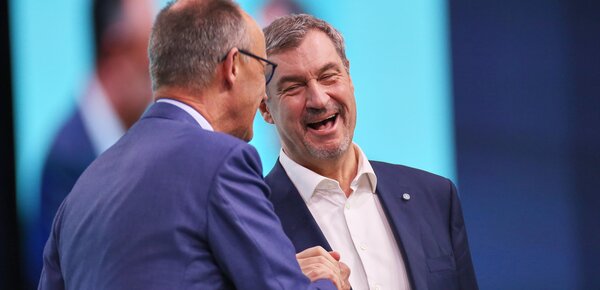 CDU-Parteitag: Christdemokraten für Social-Media-Verbot ab 14 - Söder gibt ein Versprechen an Merz 
