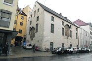 „Da geht es immer nur um Reibach“: Der Leerstand von Münchens zweitältestem Gebäude sorgt für Unmut