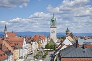 Pulsierendes Leben vor historischer Kulisse