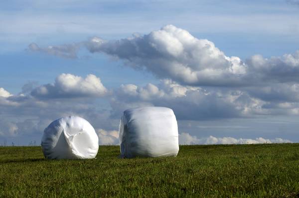 Weg vom Plastikmüll auf den Feldern