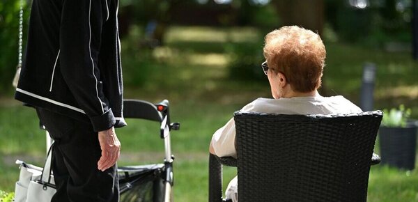 Regierung plant höhere Pflege-Beiträge für Kinderlose