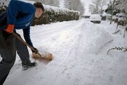 Neuschnee sorgt für Unfälle und Schulausfälle in Bayern