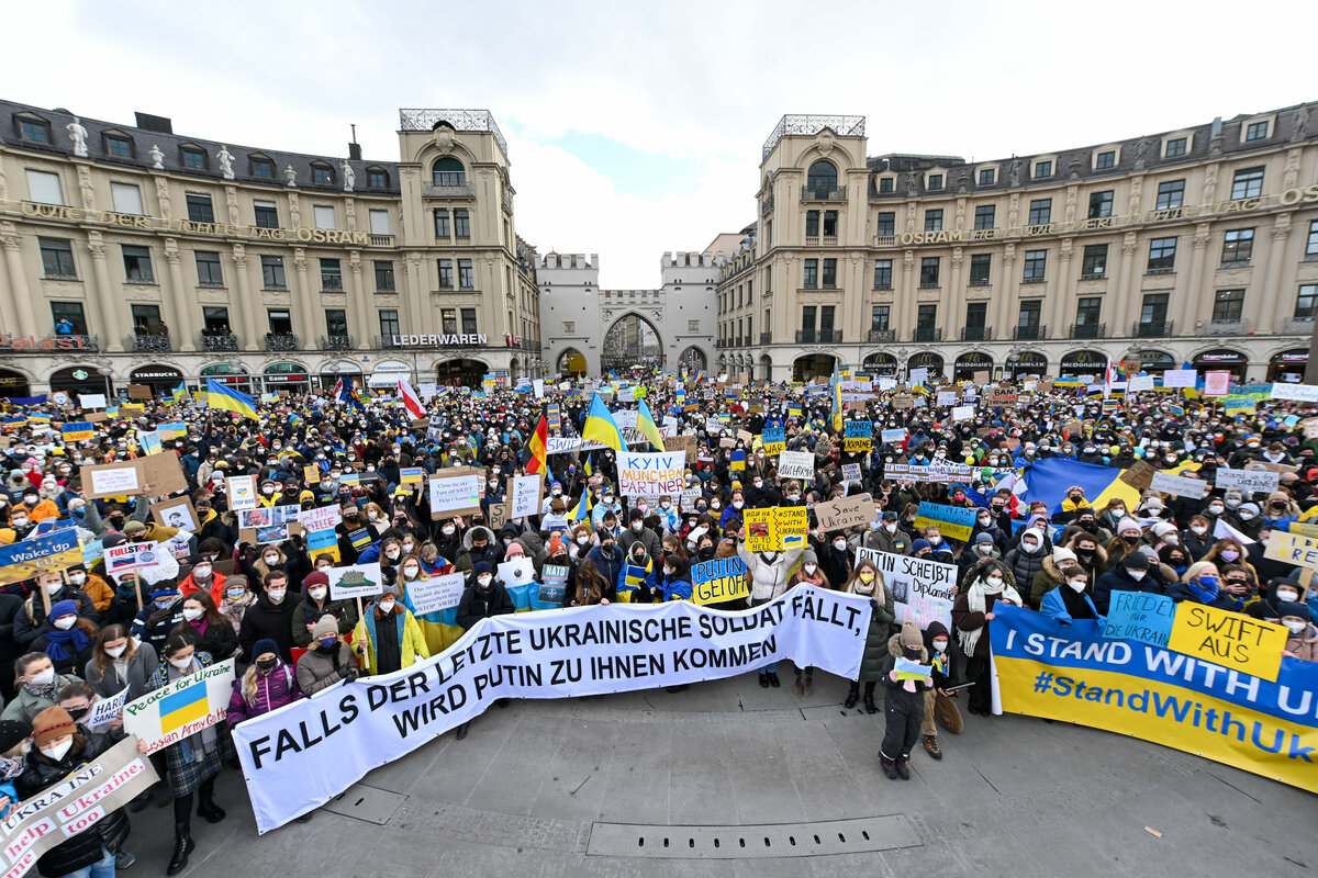 Конец украины. Украинские митинги в Германии. Демонстрации в поддержку Украины в Германии. Митинг в Мюнхене. Пикет в центре Германии против Украины.