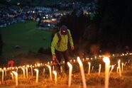 50.000 Fackeln erhellen die Berghänge