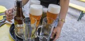 Jobverluste jetzt auch bei Dienstleistungen - der Staat stellt dagegen mehr ein