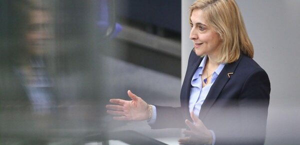 Warken wirbt für Sparpaket: Haben über unsere Verhältnisse gelebt