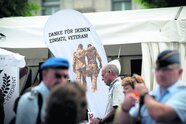 Umstrittener Veteranentag: Militarismus pur oder ein Fest für Soldaten?