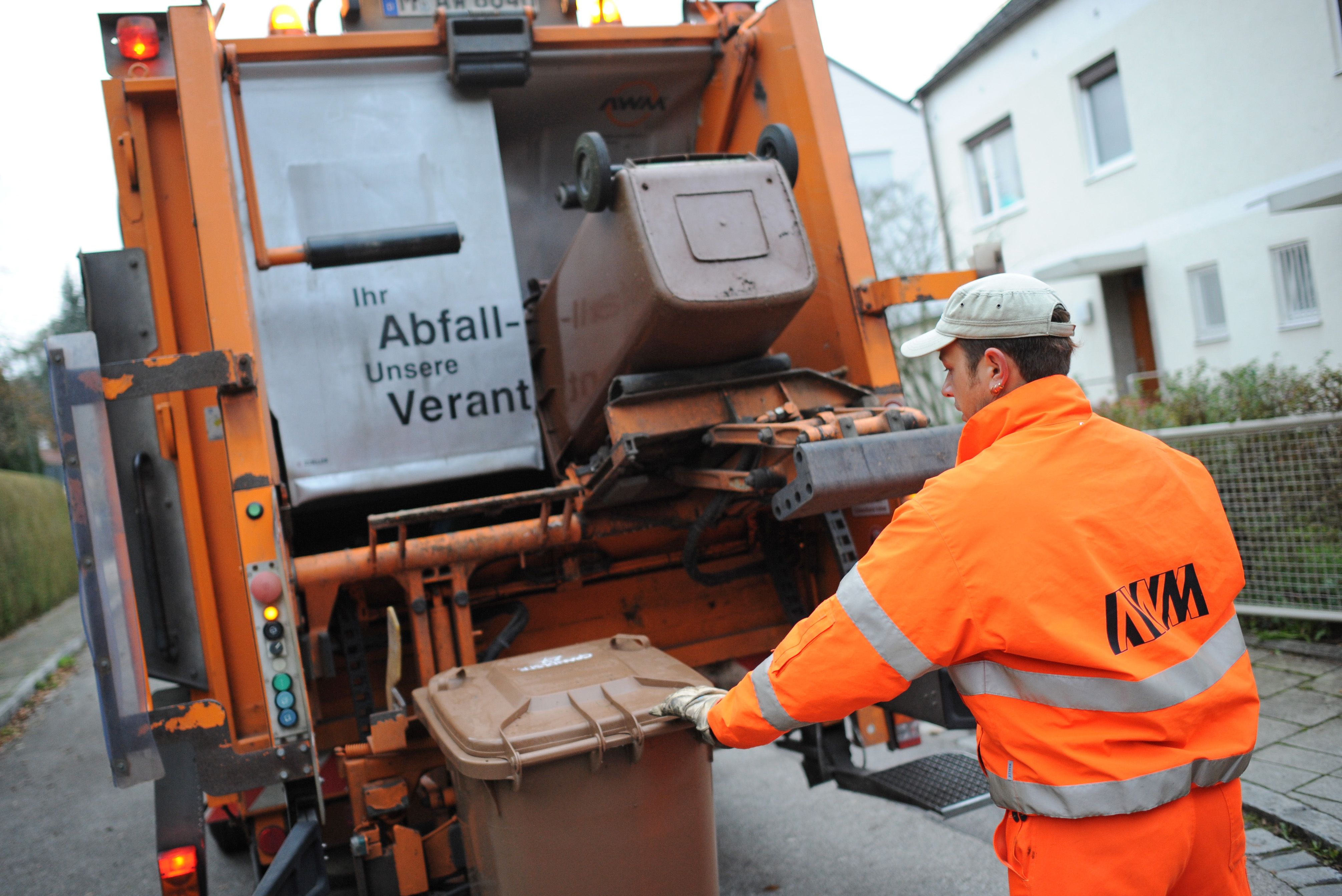 Streit um lukrative Abfall-Entsorgung