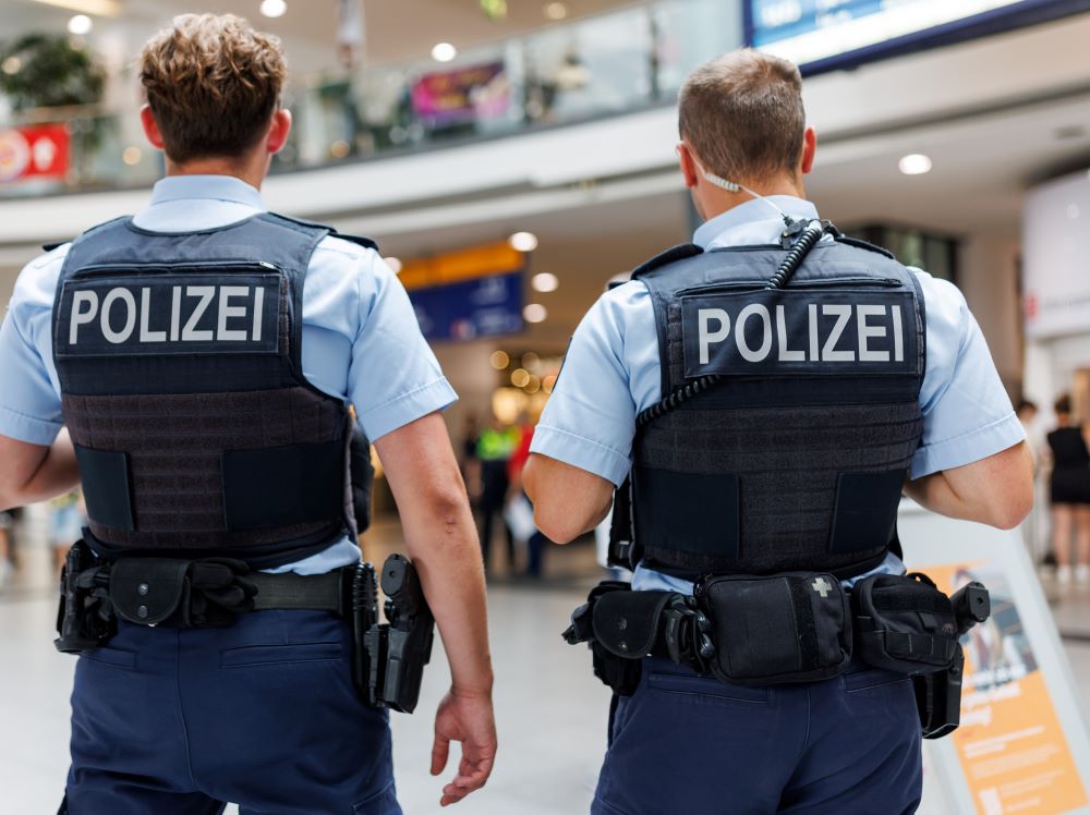 Polizei nimmt vier mutmaßliche Geldautomatensprenger fest