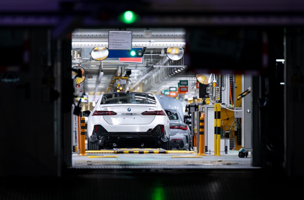  BMW: Gewinnmarge von E-Autos auch 2026 unter der von Verbrennern Bildidee 